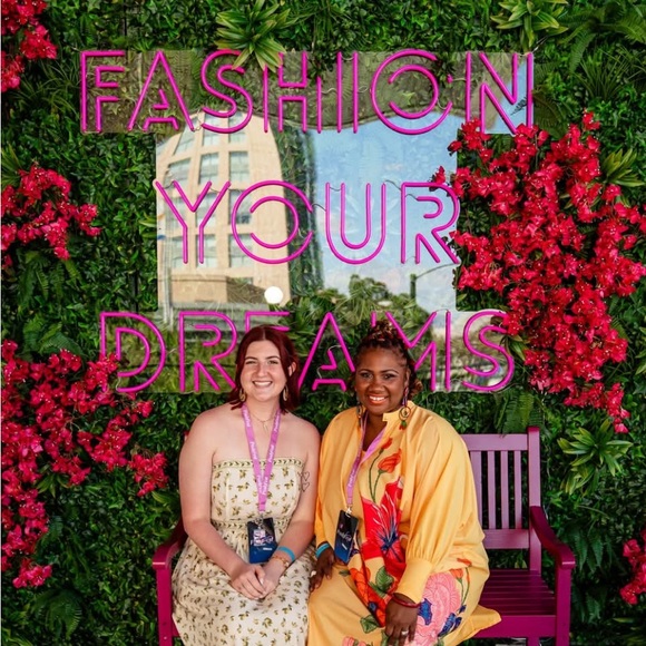 Meet your Posher, Hannah - Picture 3 of 8